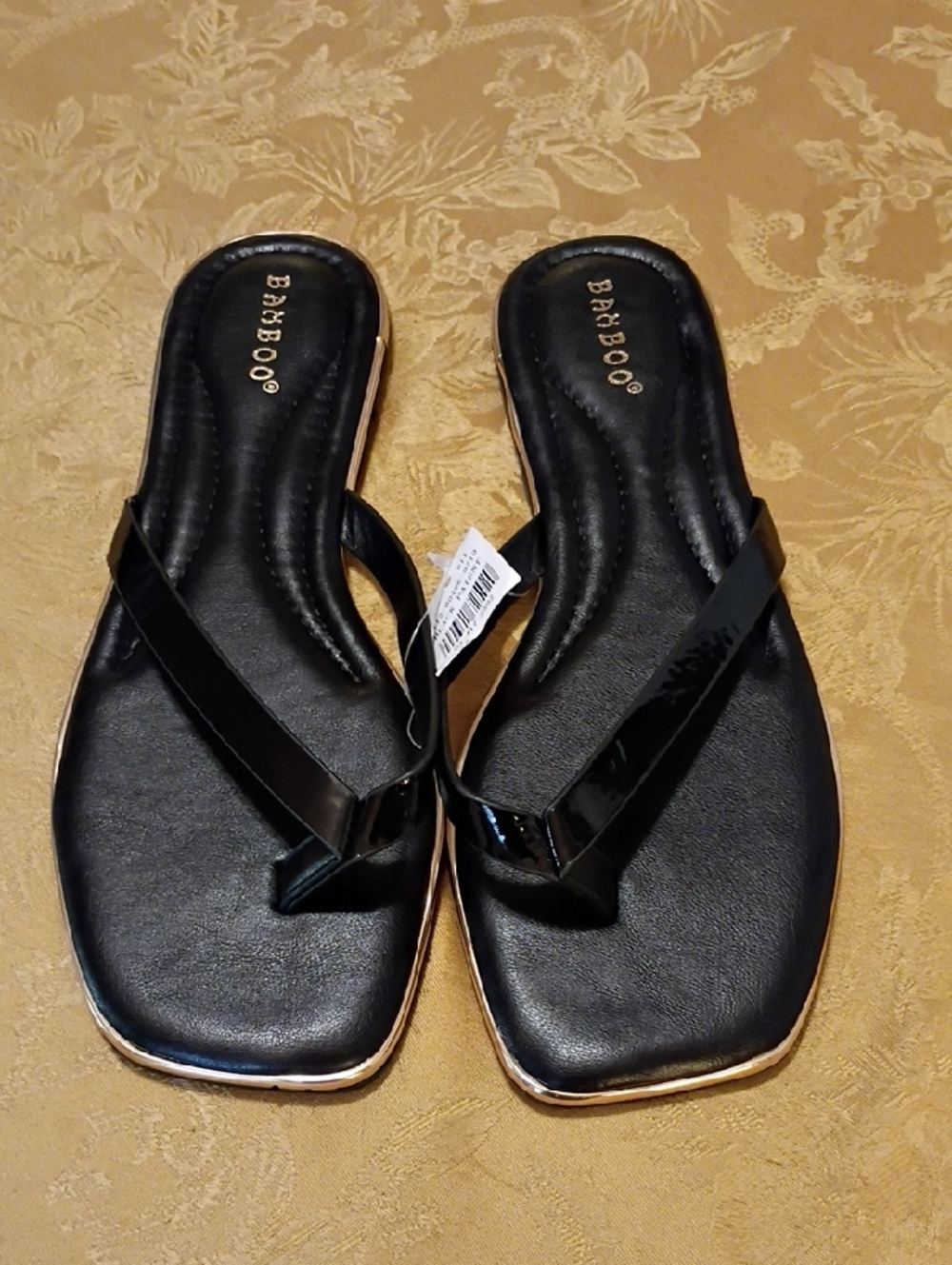 Bamboo Women's Black Patent Thong Sandals Gold Polished Details Size 9.0